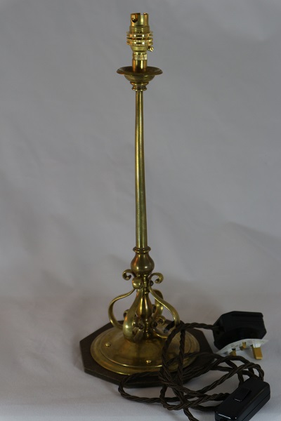 https://sparkieslighthouse.co.uk/wp-content/uploads/2018/04/Small-Brass-Table-Lamp-with-Scrolled-Base-restored-01-TL115-1.jpg